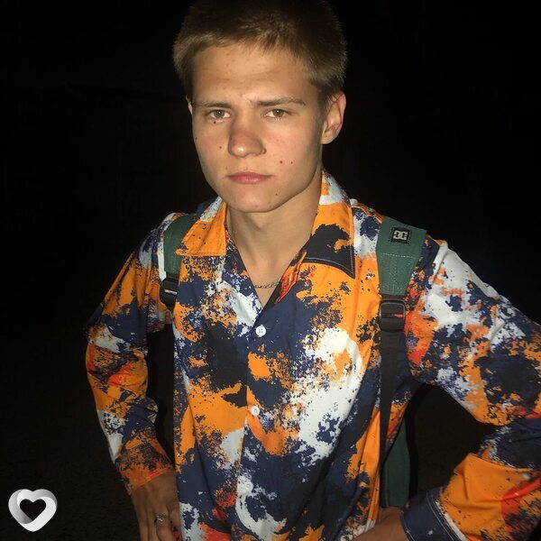 Артём, 22, Барнауле — анкета №2466844