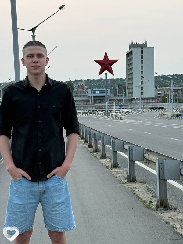 Максим, 20, Москве — анкета №2468657