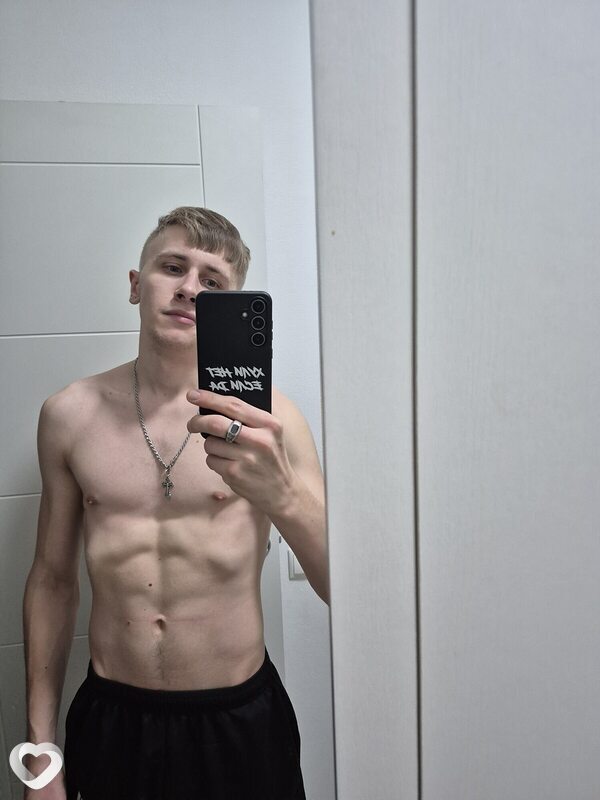 Максим, 21, Москве — анкета №2468754