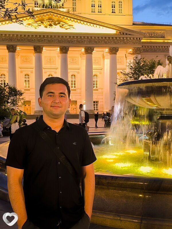 Али, Москва