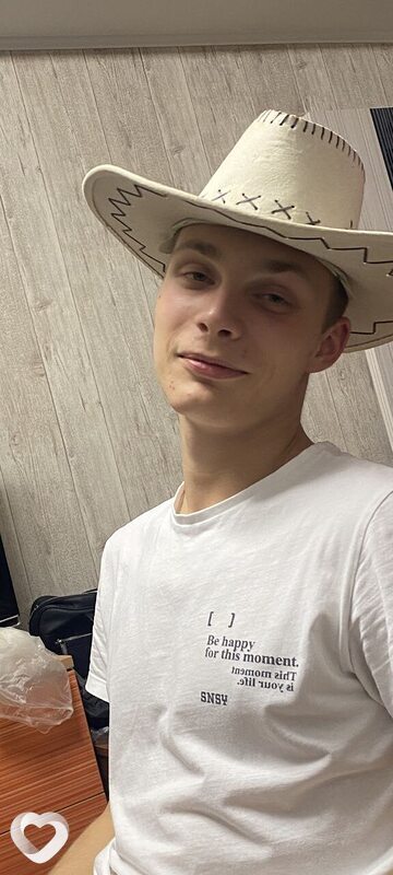 Данила, 20, Москве — анкета №2470799