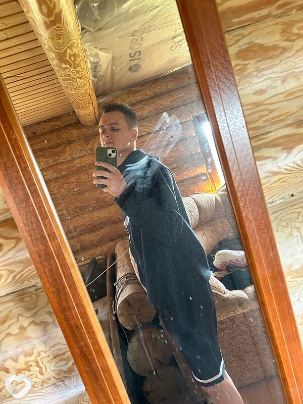 Влад, 19, Жлобине — анкета №2477422