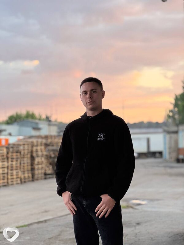 Анатолий, 21, Луганске — анкета №2478731