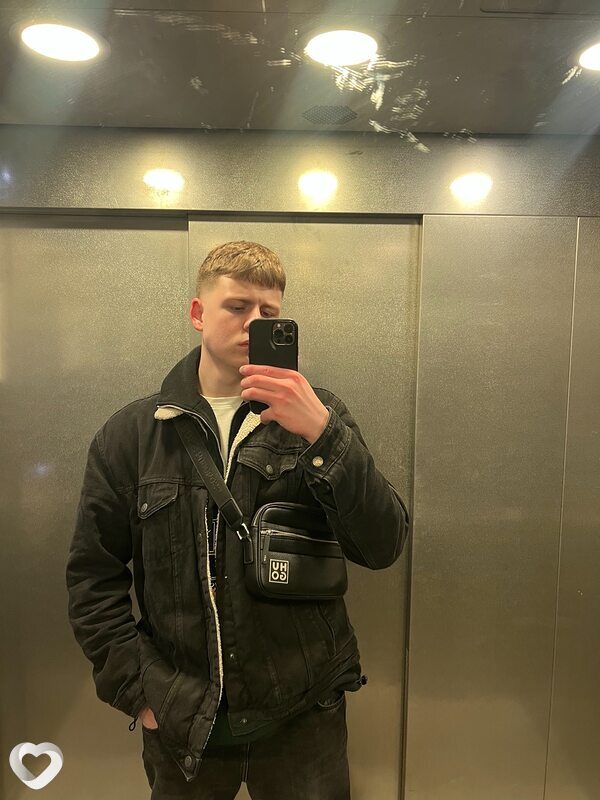 Артём, 20, Екатеринбурге — анкета №2479805