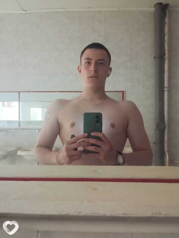 Артем, 21, Ульяновске — анкета №2482570