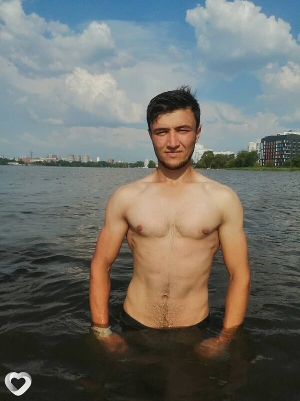 Охунчон Чумаев, 25, Екатеринбурге — анкета №2486534