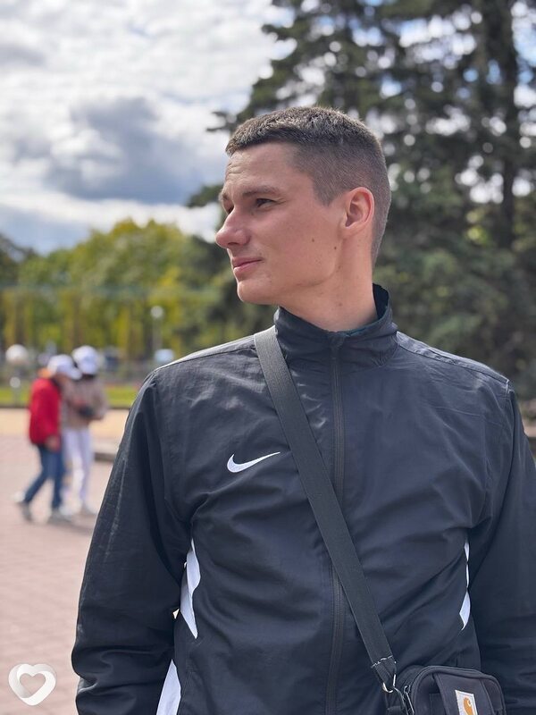 Денис, 21, Солигорске — анкета №2488113
