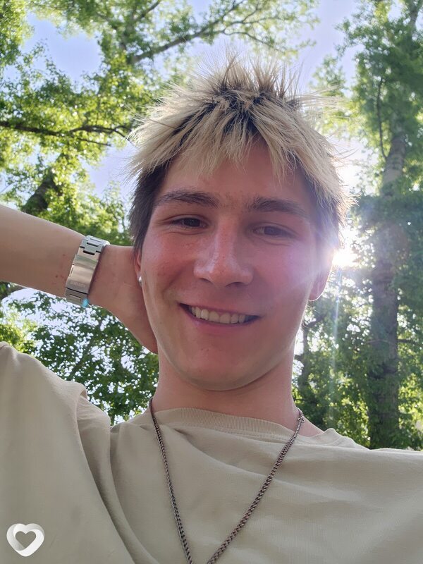 Андрей, 19, Бийске — анкета №2490600