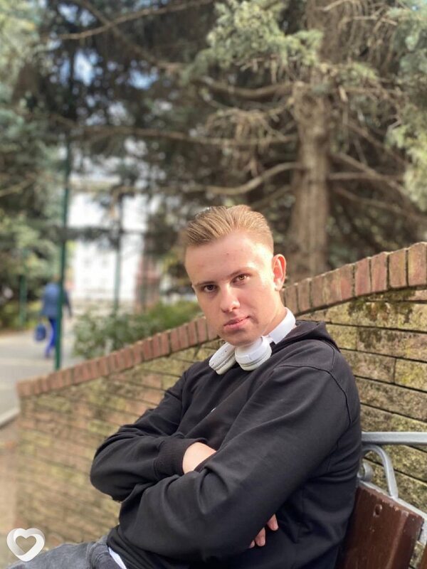Артём, 19, Майкопе — анкета №2492161