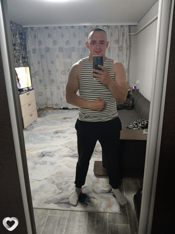 Артем, 24, Москве — анкета №2496477