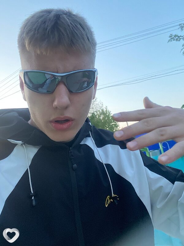 Тихон, 20, Нягани — анкета №2497286