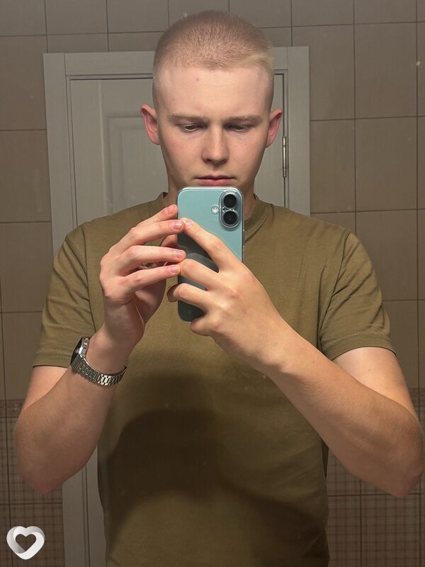 Данёк, 21, Москве — анкета №2497739