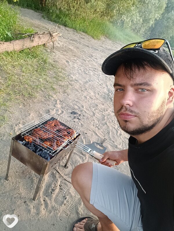 Богдан, 22, Бийске — анкета №2498496