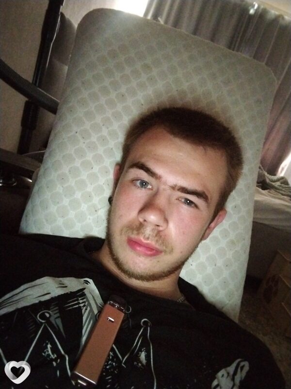 Анатолий, 21, Пскове — анкета №2498660