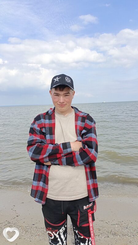 Артём, 19, Таганроге — анкета №2499215
