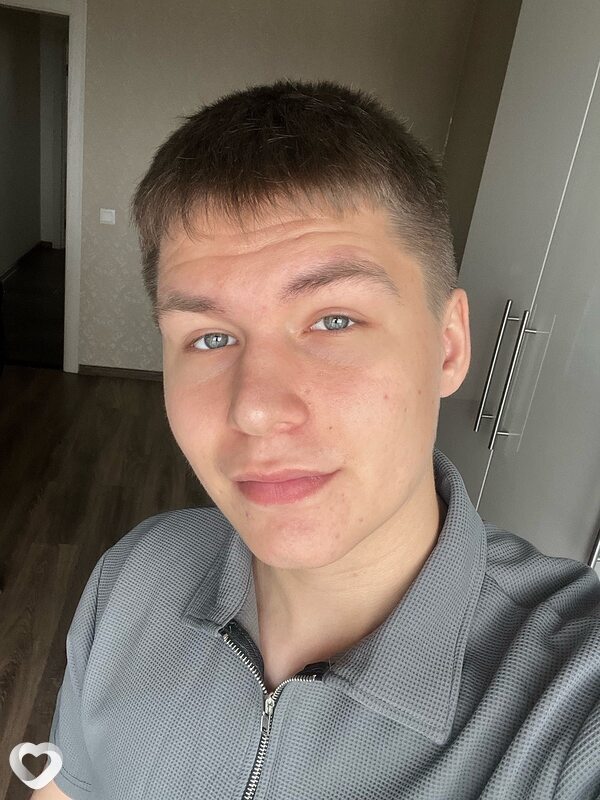 Михаил, 21, Москве — анкета №2502780