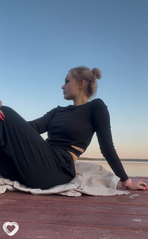 Елена, 22, Кингисеппе — анкета №2513646