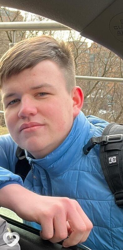 Илья, 21, Москве — анкета №2517378