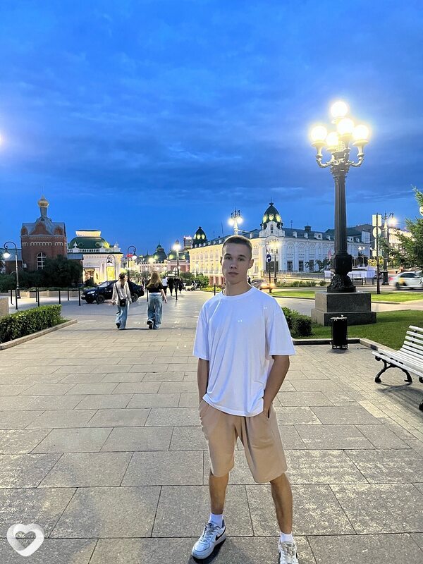 Андрей, 21, Омске — анкета №2518536