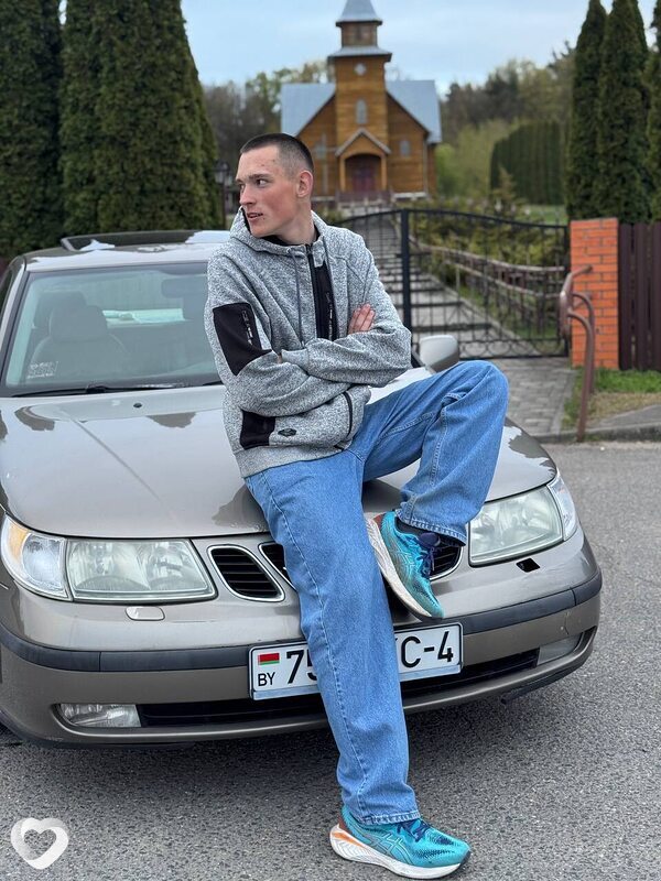 Илья, 19, Гродно — анкета №2520000