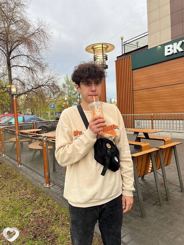 Кирилл, 19, Омске — анкета №2520584