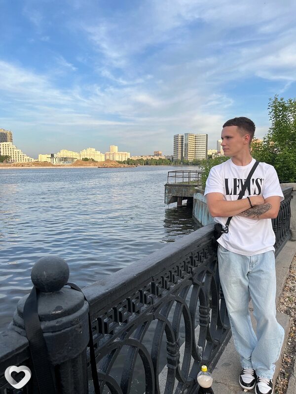 Денис, 23, Москве — анкета №2521356