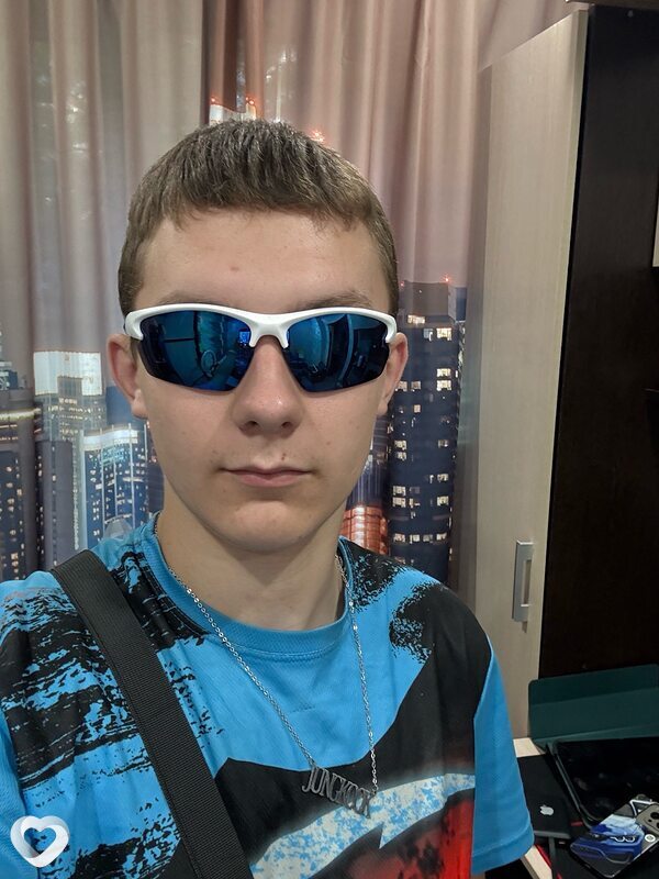 Артём, 19, Красном Луче — анкета №2521363