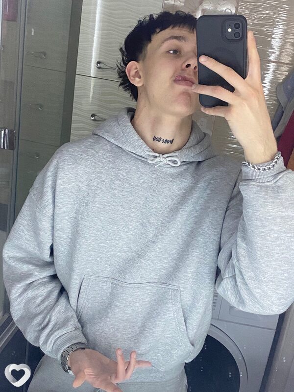 Артём, 21, Барнауле — анкета №2522316