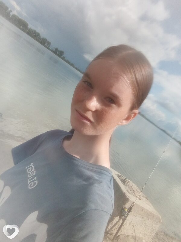 Алена, 21, Барнауле — анкета №2523607