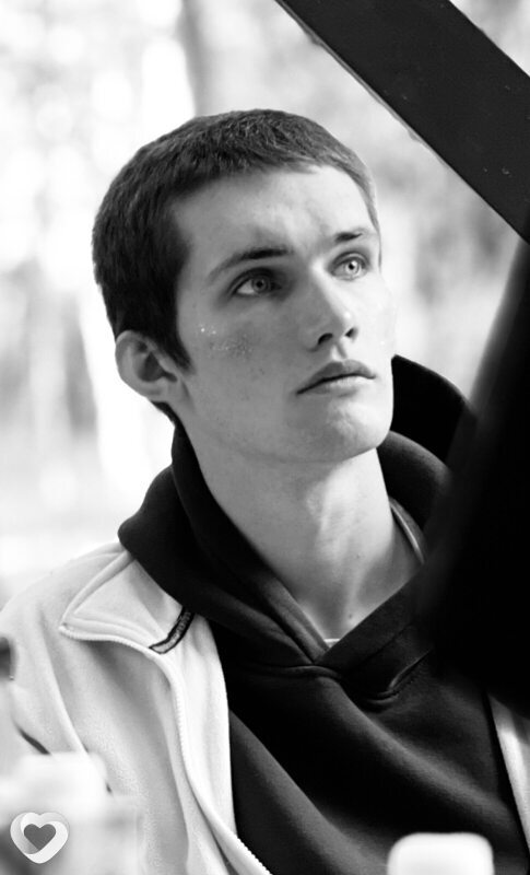 Максим, 21, Москве — анкета №2524237