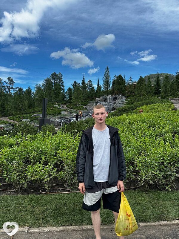 Жека, 22, Барнауле — анкета №2524865