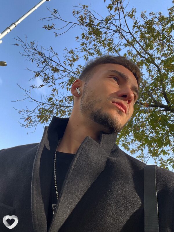 Илья, 22, Москве — анкета №2525429