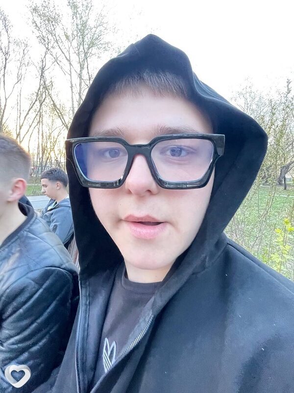 Александр, 19, Ачинске — анкета №2525449