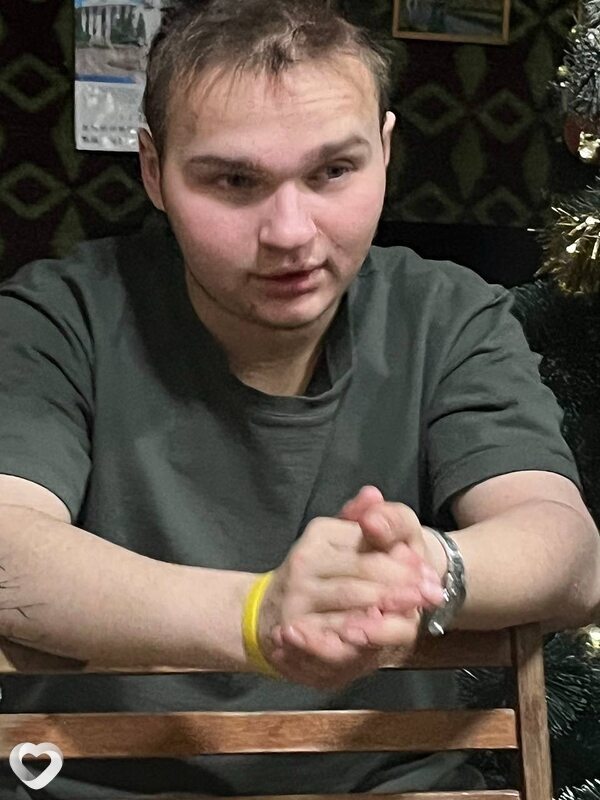 Артём, 21, Омске — анкета №2525782