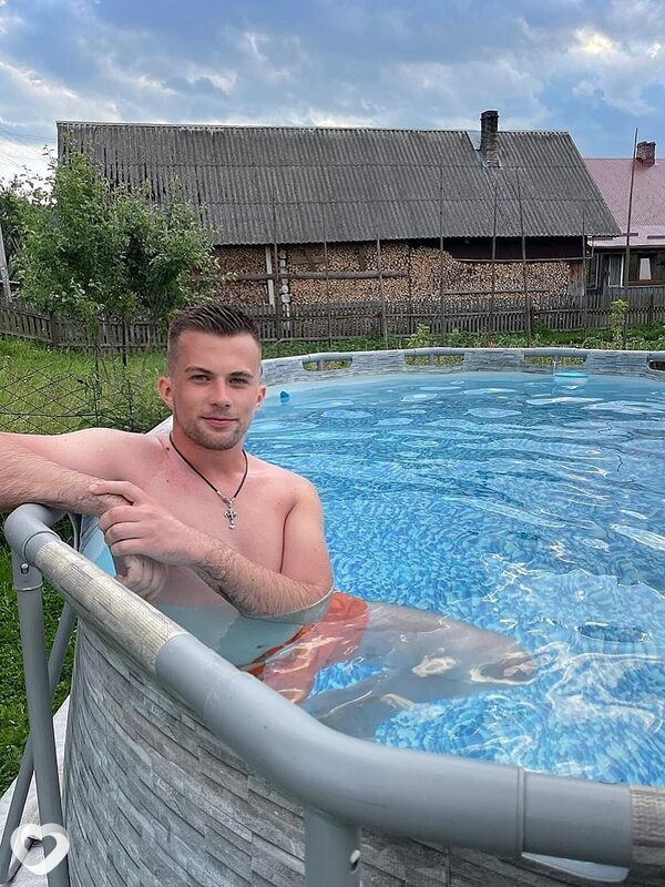 Артём, 25, Рубцовске — анкета №2527765