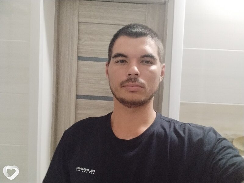 Артём, 26, Геническе — анкета №2527933