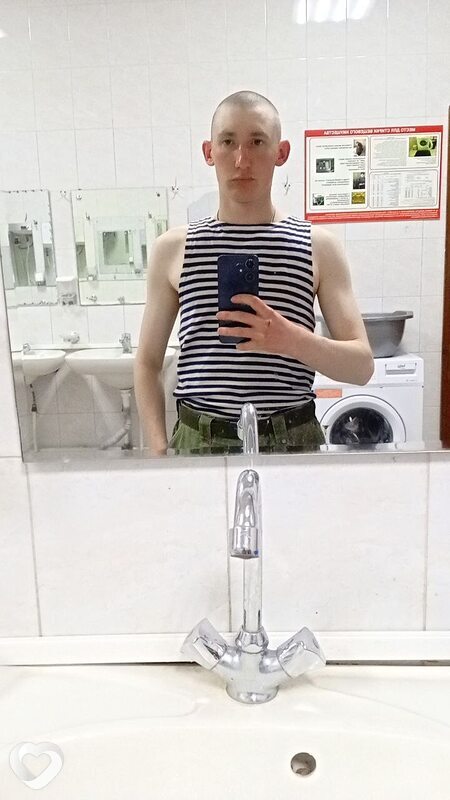 Артём, 20, Ижевске — анкета №2530287