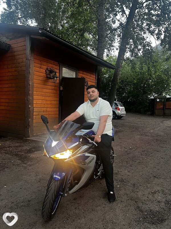 Толик, 24, Москве — анкета №2530516