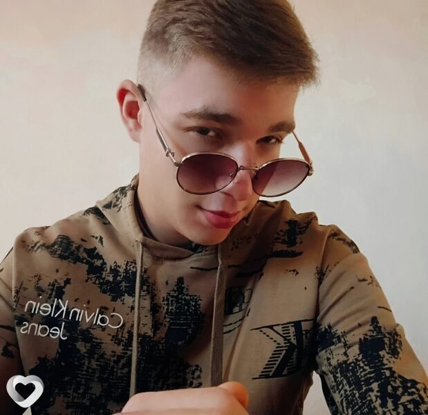 Мишаня, 20, Макеевке — анкета №2531487