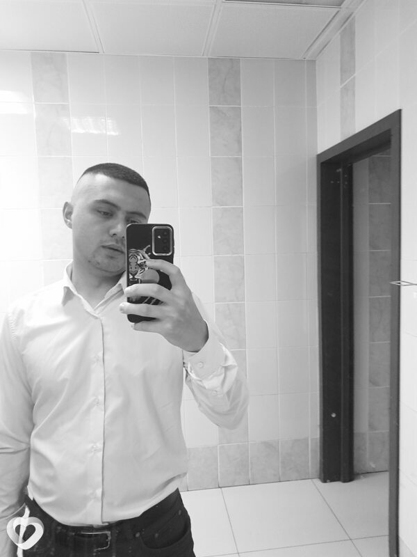 Эмиль, 24, Екатеринбурге — анкета №2531849