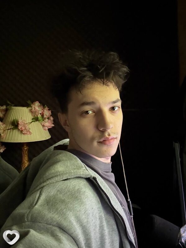 Максим, 22, Москве — анкета №2537027