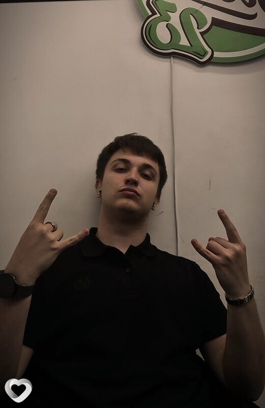 Михаил, 19, Москве — анкета №2538162