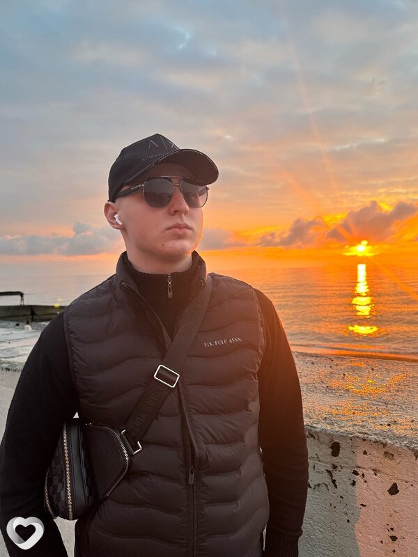 Илья, 21, Краснодаре — анкета №2539140
