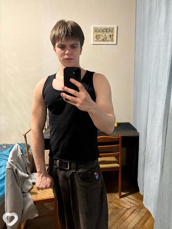 Максим, 19, Москве — анкета №2543909
