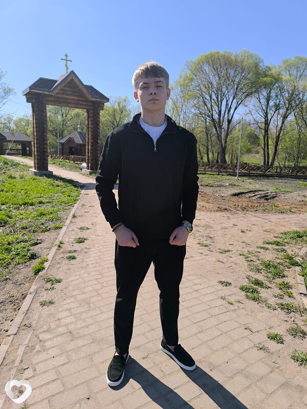 Максим, 19, Москве — анкета №2545072