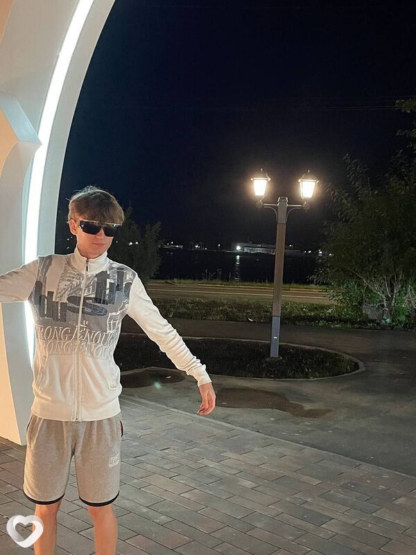 Дмитрий, 20, Москве — анкета №2545891