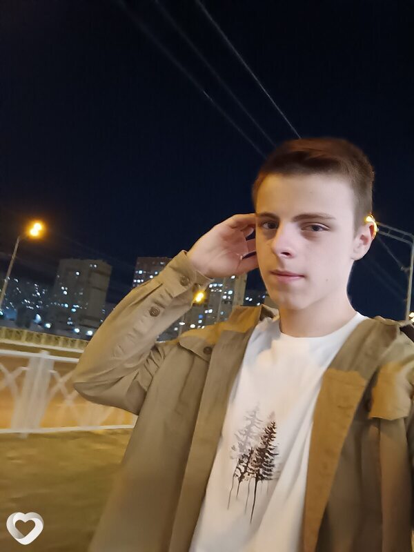 Анатолий, 19, Москве — анкета №2548131