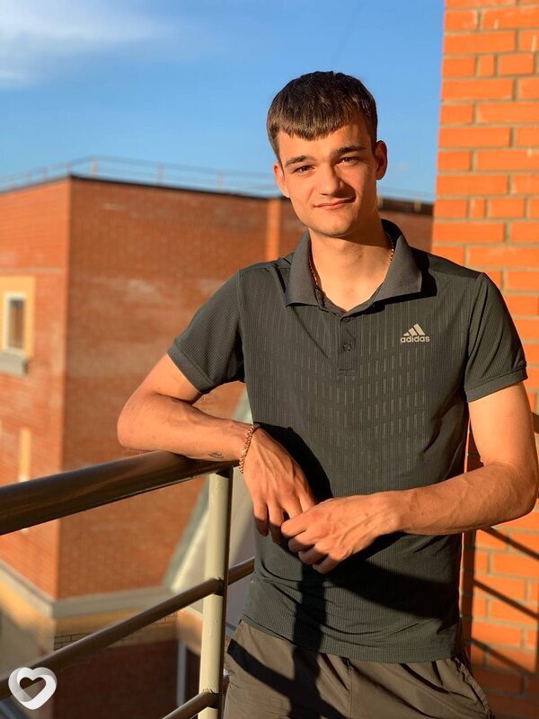 Максим, 21, Москве — анкета №2552079