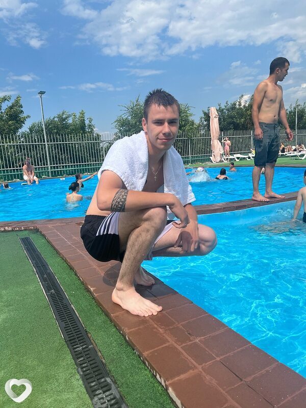 Артем, 26, Торезе — анкета №2555946
