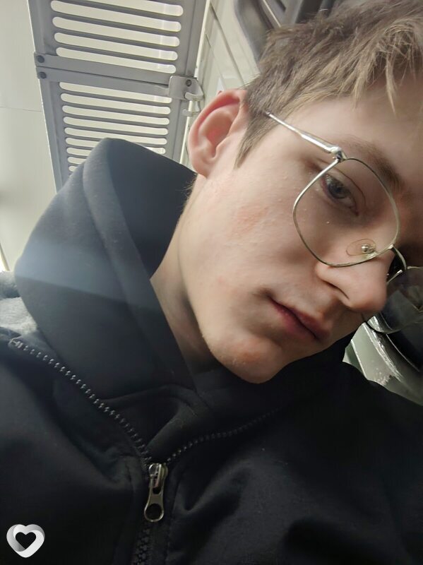Виктор, 21, Москве — анкета №2558300